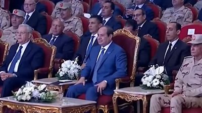 تأثر الرئيس السيسي بكلمات مصطفى حسني باحتفالية يوم الشهيد: يوم القيامة هنشوفهم لابسين تاج الوقار| فيديو 