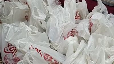 فراخ وسكر وزيت.. أهل الخير بالمنيا يوزعون شنط رمضان على المحتاجين: عاوزين نجبر بخاطرهم | بث مباشر