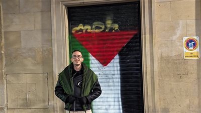 شاب مصري يتمكن من دعم غزة عبر التليفزيون الحكومي الإسباني| خاص