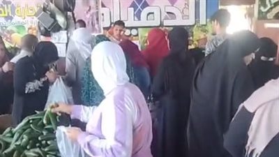 زحام المواطنين على شراء الخضروات واللحوم قبل ساعات من شهر رمضان | بث مباشر