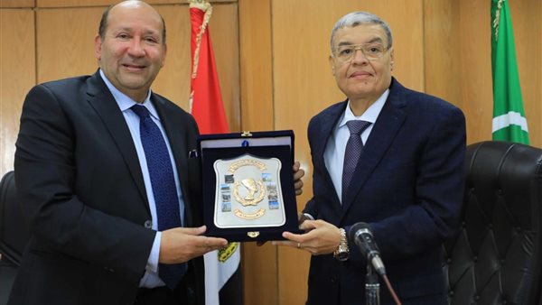 السفير هشام بدر ومحافظ