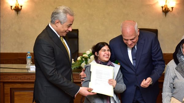 وزير العمل ومحافظ