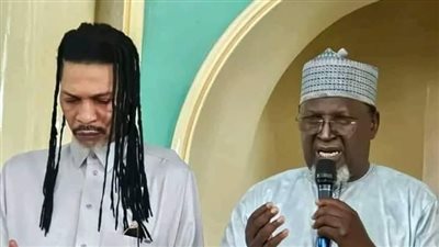 ريجوبيرت سونج يعلن اعتناقه الإسلام بأحد مساجد الكاميرون