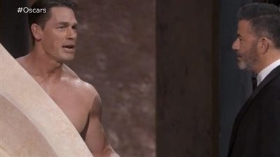 جون سينا يفاجيء الجمهور بظهوره عاريًا بالكامل على مسرح حفل جوائز الأوسكار 2024