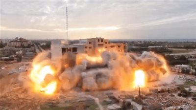 قصف إسرائيلي استهدف منزلهم.. انتشال 3 جثامين لشهداء فلسطينيين بقطاع غزة 