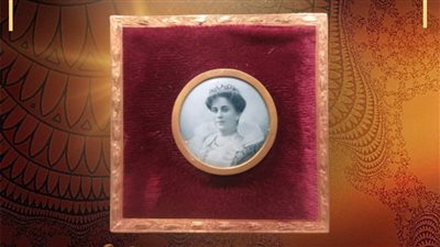 متحف المركبات الملكية يعرض صورة فوتوغرافية فريدة للسلطانة ملك 