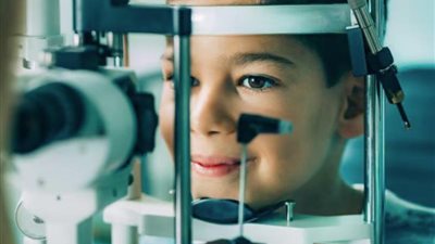 الإصابة بالحول في مرحلة الطفولة يزيد من مخاطر الإصابة بأمراض مع تقدم العمر 