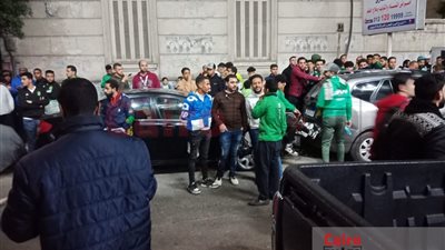 جماهير الاتحاد السكندري تحتشد أمام المستشفى للاطمئنان على حالة أحمد رفعت لاعب فيوتشر |صور