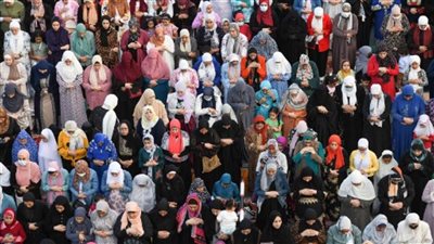 خروج النساء بالعطور النفاذة والمكياج لصلاة التراويح.. اعرف رأي الشرع