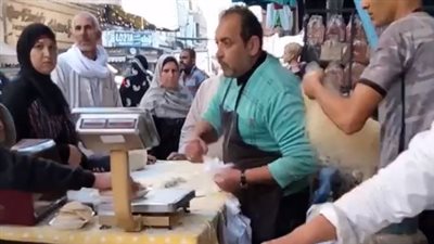 إقبال كبير من المواطنين على أشهر المحلات بكفر الشيخ لشراء القطايف والكنافة | بث مباشر 