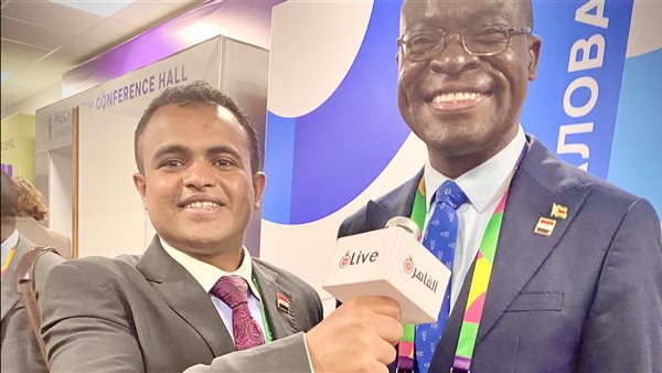 صحفي القاهرة 24 ووزير