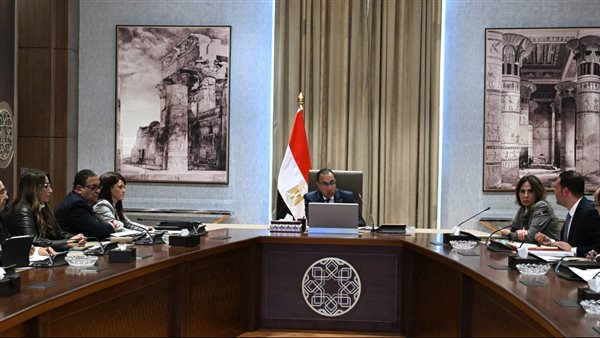 رئيس الوزراء خلال