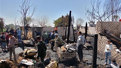 إعانات ومساعدات عاجلة لـ 17 أسرة من متضرري حريق عزبة تمام كساب ببني سويف 