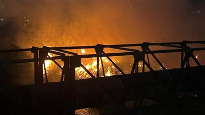 مدخن يُلقي سيجارة تتسبب في كارثة بالمعادي.. والمعمل الجنائي يعاين الحريق| فيديو 