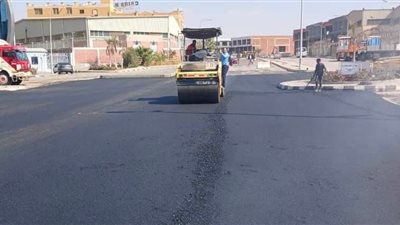الإسكان: استكمال مشروعات تطوير الطرق بالمناطق الصناعية والسكنية بمدينة العبور