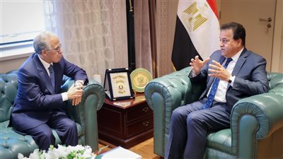 الصحة تبحث الفرص الاستثمارية الممكن ضخها في صناعة الأدوية بالمغرب