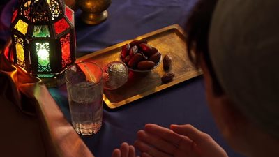 صيام عرفة.. تعرف على حكم شرب الماء مع أذان الفجر للصائم