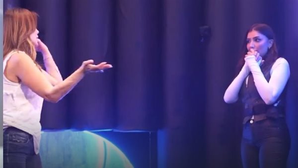 مي عمر ونجلاء بدر