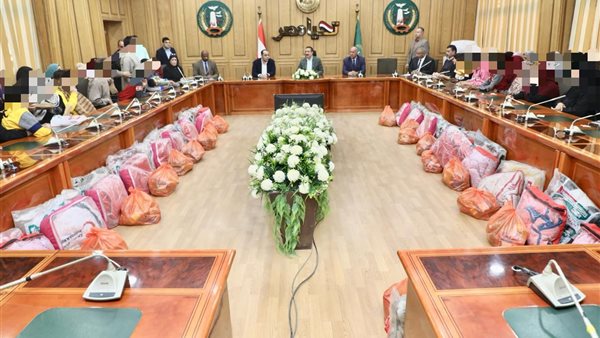 محافظ المنوفية يسلم