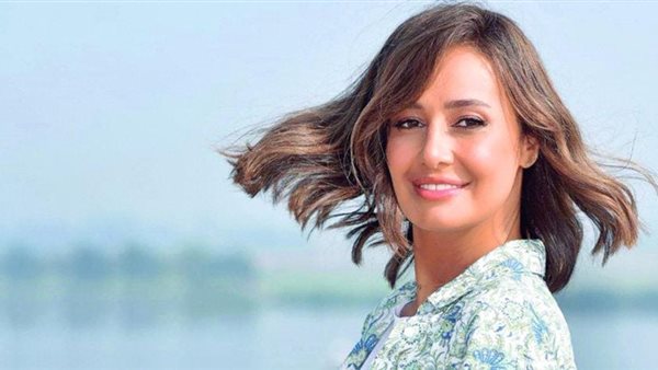 الفنانة حلا شيحة