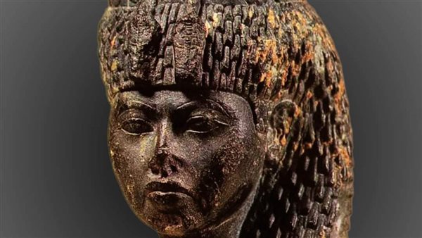 رأس الملكة تي