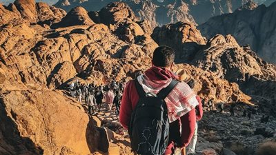 لزيارة مقدساتها الدينية.. 462 سائحًا في زيارة لمدينة سانت كاترين