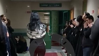 بيدعولها.. أسرة حبيبة الشماع تنتظر خروج جثمانها من المستشفى | فيديو