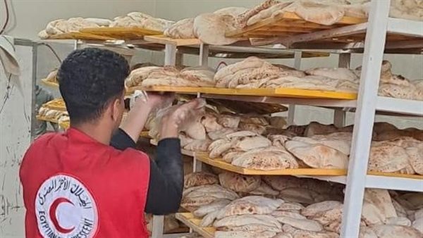 تقديم وجبات للنازحين