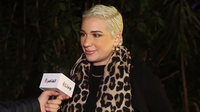 جلدي بقى تخين.. أسما شريف منير: اللوك بتاعي هيفضل جديد.. ووالدي بيساندني في أي كارثة