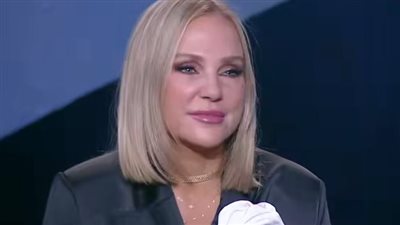 شايفه إن ده كتير أوي.. شيرين رضا تنسحب على الهواء من برنامج العرافة