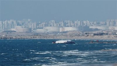 أول سفينة في الجسر البحري لغزة تعلن إفراغ شحنتها للمساعدات بالكامل في القطاع