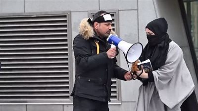 ليست المرة الأولى.. حرق المصحف الشريف في رمضان بالسويد