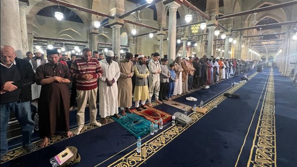 صلاة التراويح بالجامع