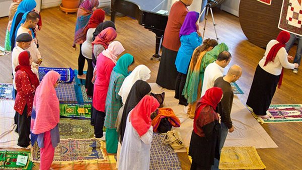 إمامة المرأة 