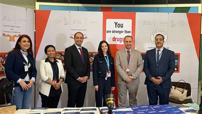 فتاة مصرية تلقي الكلمة الافتتاحية لمنتدى الشباب الدولي للوقاية من المخدرات بفيينا 