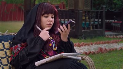 مسلسل الكبير أوي 8 الحلقة 6.. مربوحة تُفاجأ بمكالمة ياسمين عز وتحذيرها لها 