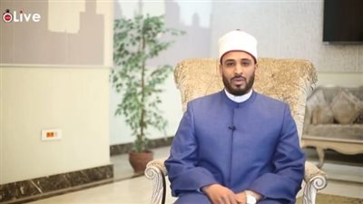 أفطر في نهار رمضان بغير عذر أمام الناس.. فما حكم الشرع؟ | فيديو