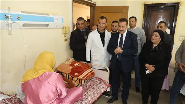 محافظ المنوفية أثناء