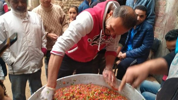 توزيع أكياس السلطة