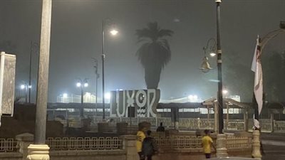 عاصفة ترابية تضرب الأقصر وتغطي سماءها | صور