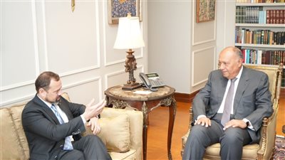 وزير الخارجية يوضح للمبعوث الأمريكي جهود مصر لدعم الشعب السوداني ومنع تفككه