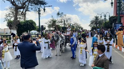 ضمن احتفالات العيد القومي.. استعراضات على أنغام الأغاني الوطنية بكورنيش النيل في المنيا