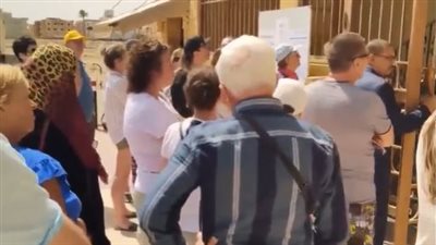 توافد الروس على القنصلية بالغردقة للإدلاء بأصواتهم في انتخابات الرئاسة | بث مباشر 