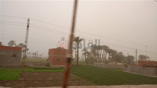 عاصفة ترابية تضرب