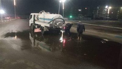 محافظ السويس: توجيه رؤساء الأحياء بمواصلة أعمال شفط وكسح مياه الأمطار