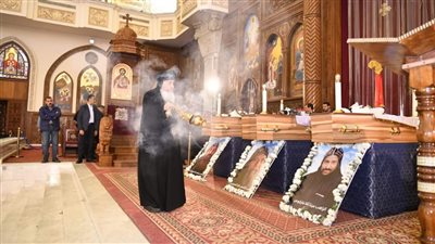 وصول جثامين رهبان جنوب إفريقيا لمثواهم الأخير بدير الأنبا صموئيل في المنيا 
