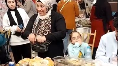 منتجات غذائية وملابس وإكسسوارات.. إقبال على معرض سيدات السويس للمنتجات اليدوية| بث مباشر 