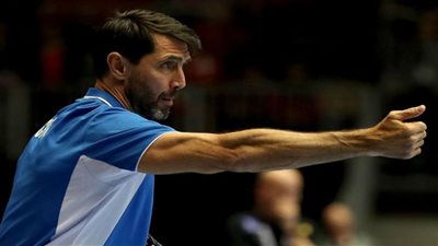 الزمالك ينجح في إنهاء أزمة مدرب اليد السابق 