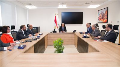 وزير الري يتابع موقف تحسين إدارة الموارد المائية على الترع في 5 محافظات 