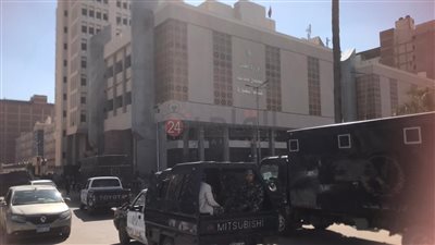 قطعه 3 أجزاء.. وصول المدرس المتهم بقتل طالب الدقهلية لمحكمة جنايات المنصورة